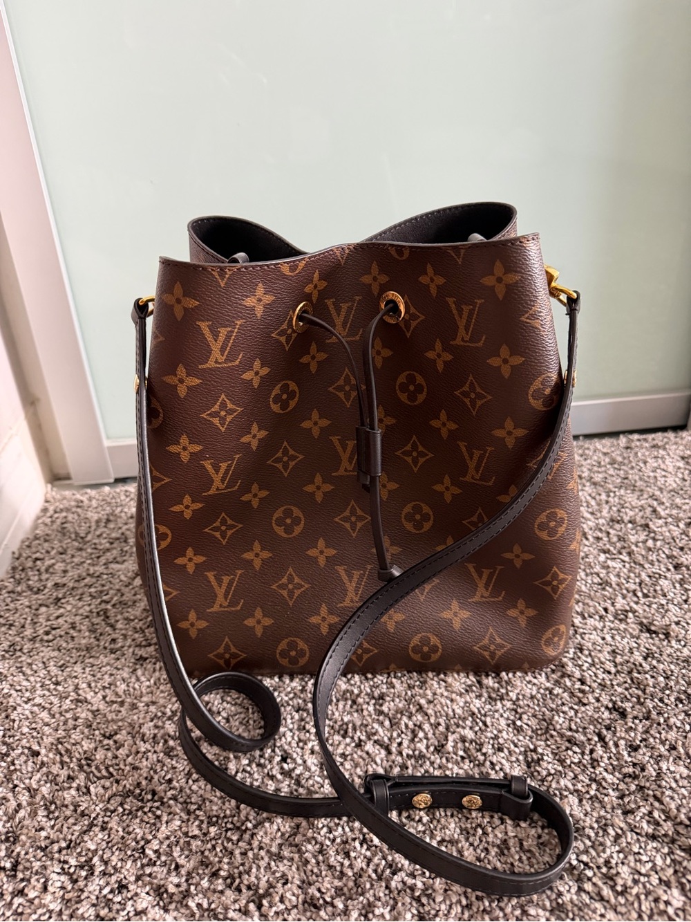 Authentic Louis Vuitton Monogram Canvas Drawstring Neonoe Bag in Brown & Black - Picture 2 of 8